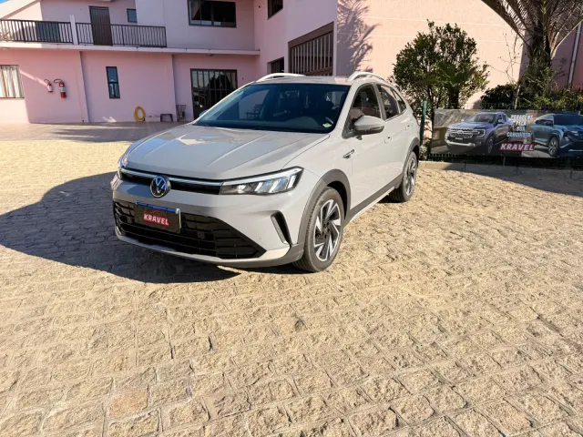 Volkswagen Nivus HIGHLINE 1.0 TSI AT